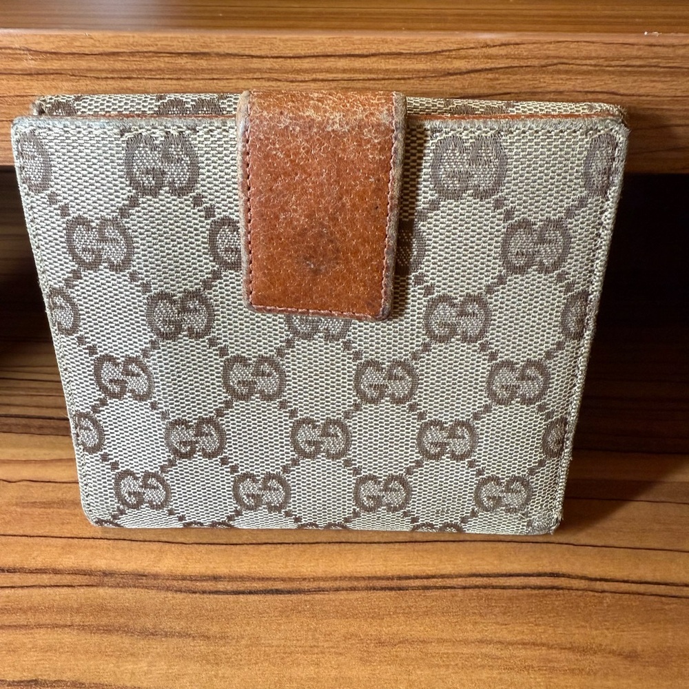 Gucci Beige and Brown Monogram Wallet - Picture 2 of 12